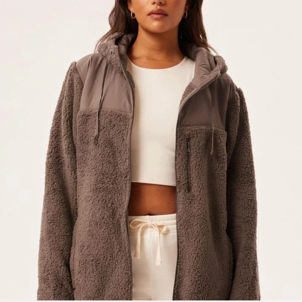 Girlfriend Collective Falcon Everyone Full-Zip Fleece Jacket Sweater Tan mocha